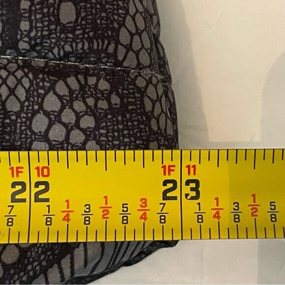 Tribal Black & Gray Lace Print Faux Fur Women's Puffer Vest NWOT Size L - Picture 11 of 12